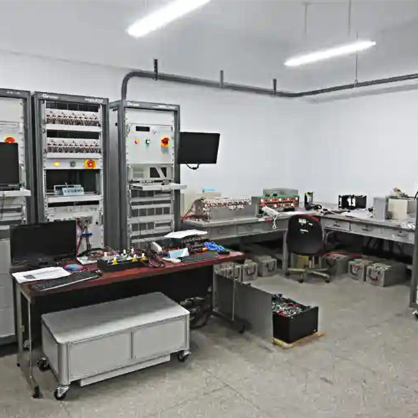 28V/180A 插拔式综合电源